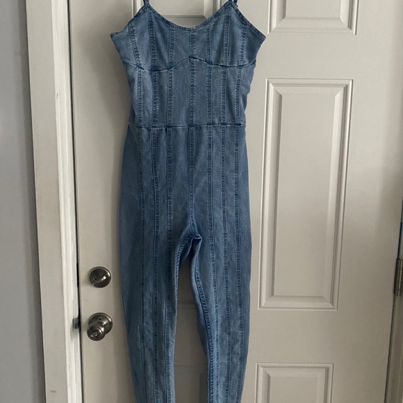 PrettyLittleThing Jean jumpsuit - Picture 4 of 4
